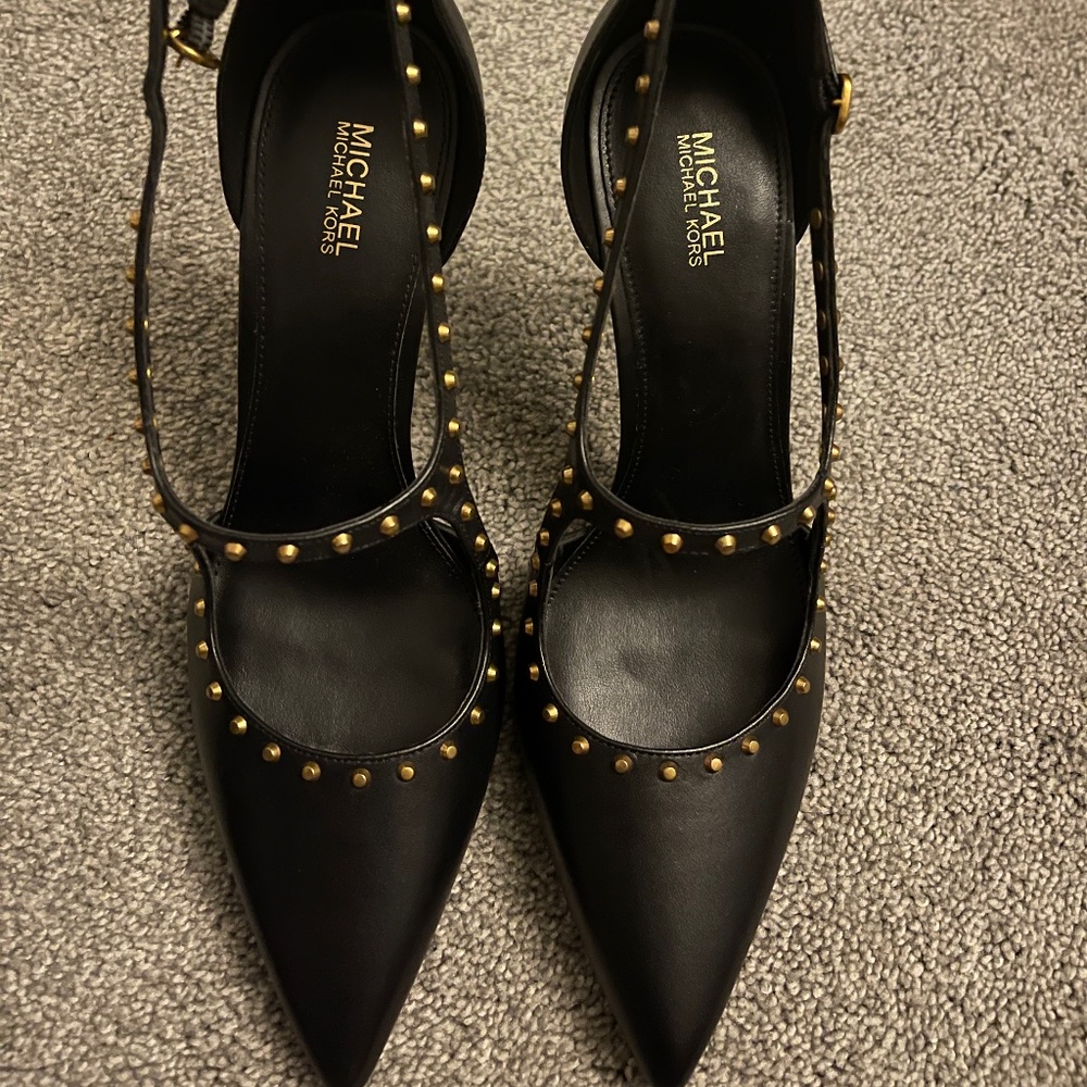 Michael Kors black studded pump